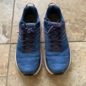 Hoka Clifton size 9